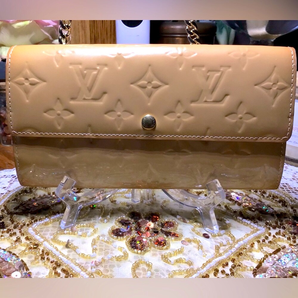 Louis Vuitton Monogram Vernis Sara Snap Wallet